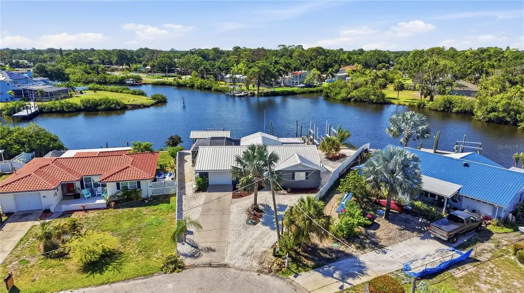 103 6th Street NW Ruskin FL 33570