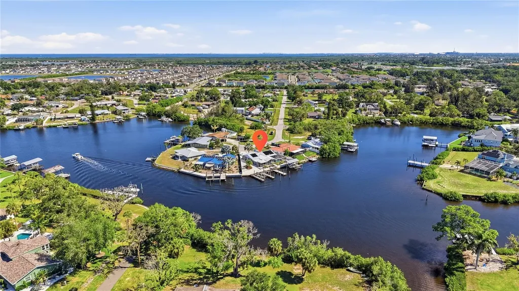 103 6th Street NW Ruskin FL 33570