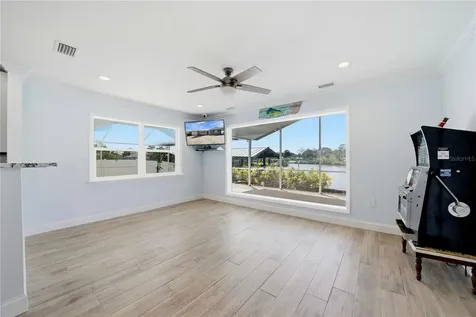 103 6th Street NW Ruskin FL 33570