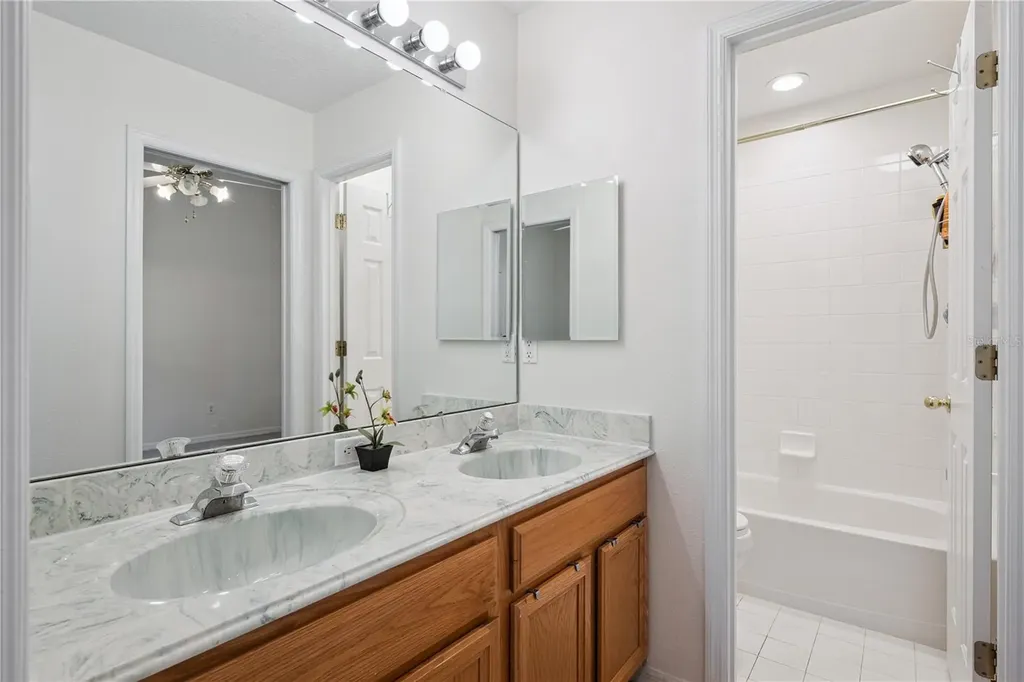 10027 Crystalline Court Orlando FL 32836
