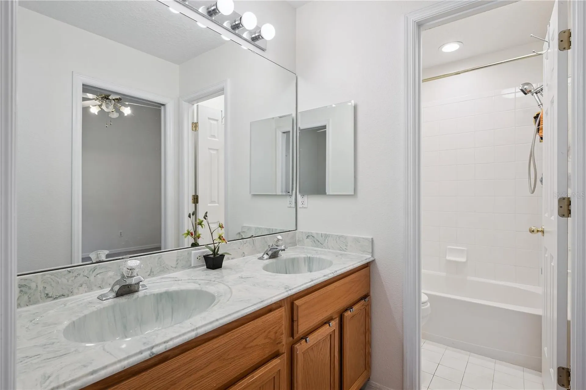 10027 Crystalline Court Orlando FL 32836