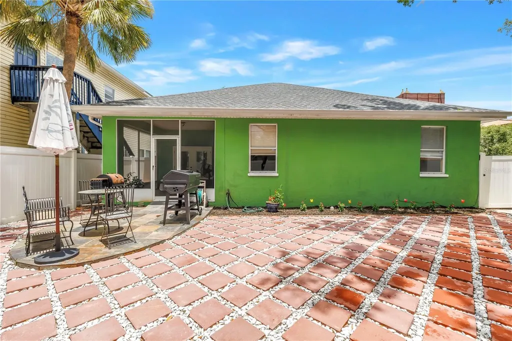 2318 W Cherry Street Tampa FL 33607