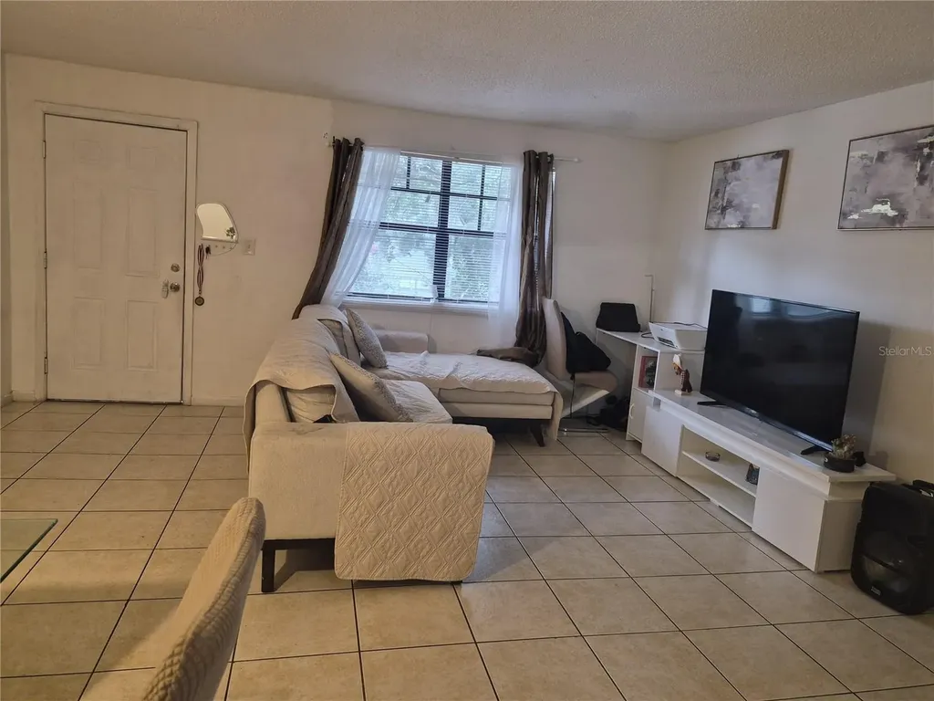 202 Poinsettia Pine Court Tampa FL 33612