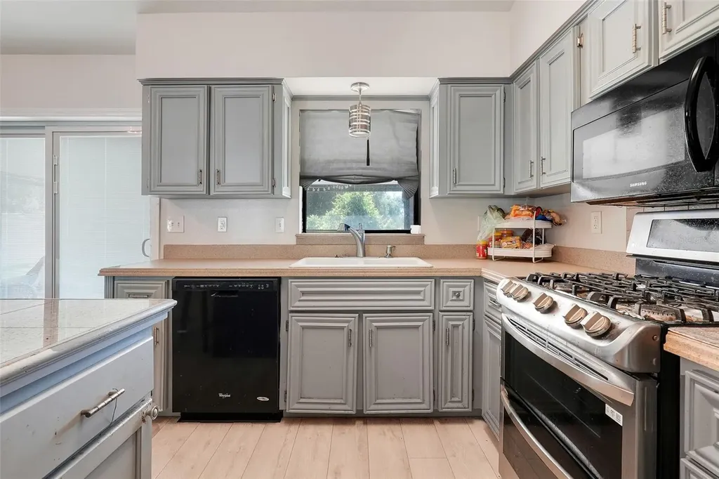 207 Howard Court Mascotte FL 34753