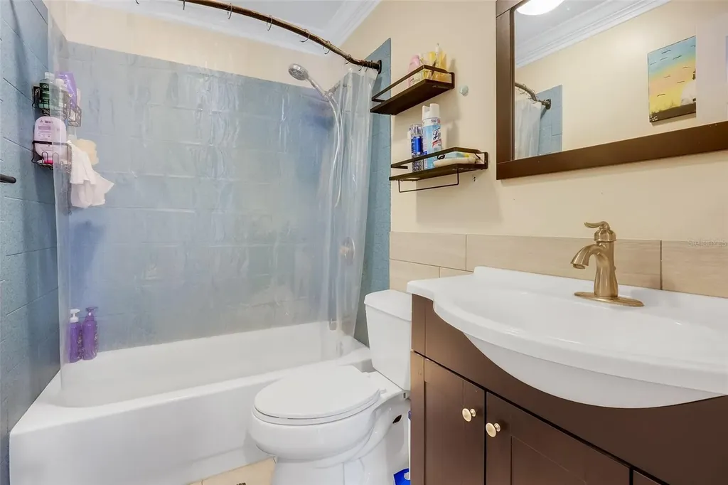207 Howard Court Mascotte FL 34753