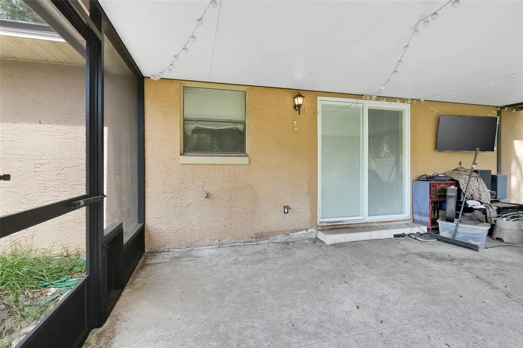 207 Howard Court Mascotte FL 34753