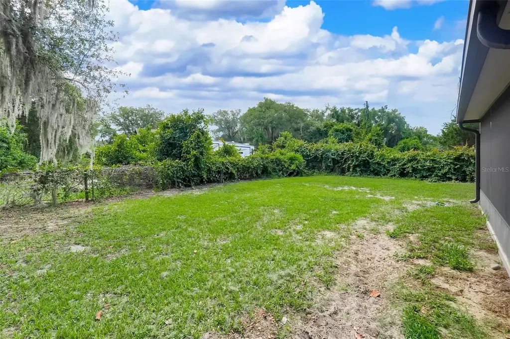 207 Howard Court Mascotte FL 34753