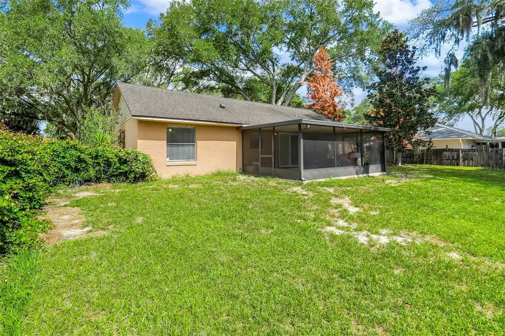 207 Howard Court Mascotte FL 34753