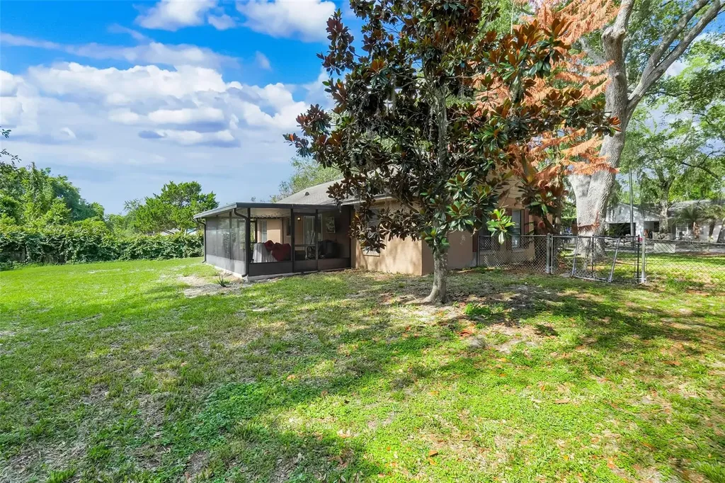 207 Howard Court Mascotte FL 34753
