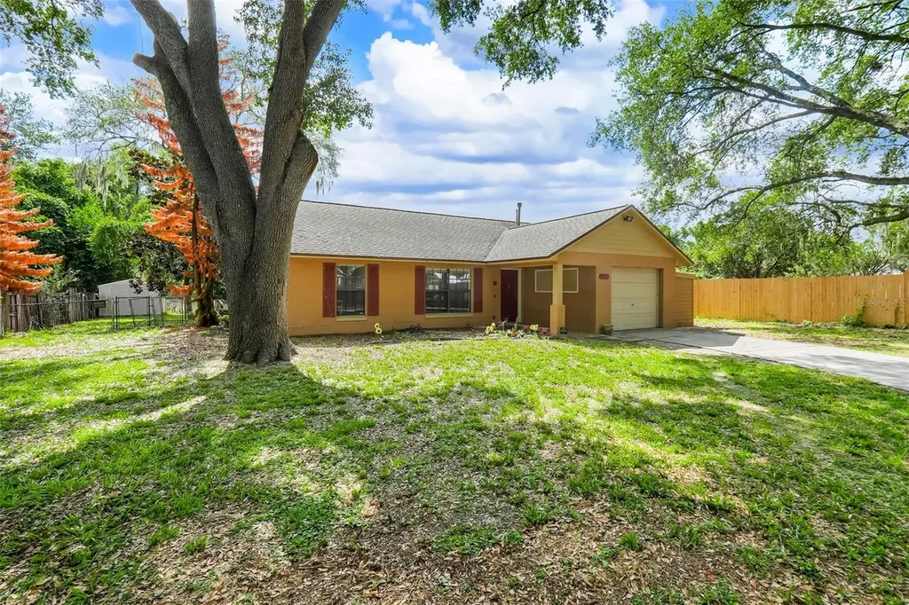 207 Howard Court Mascotte FL 34753