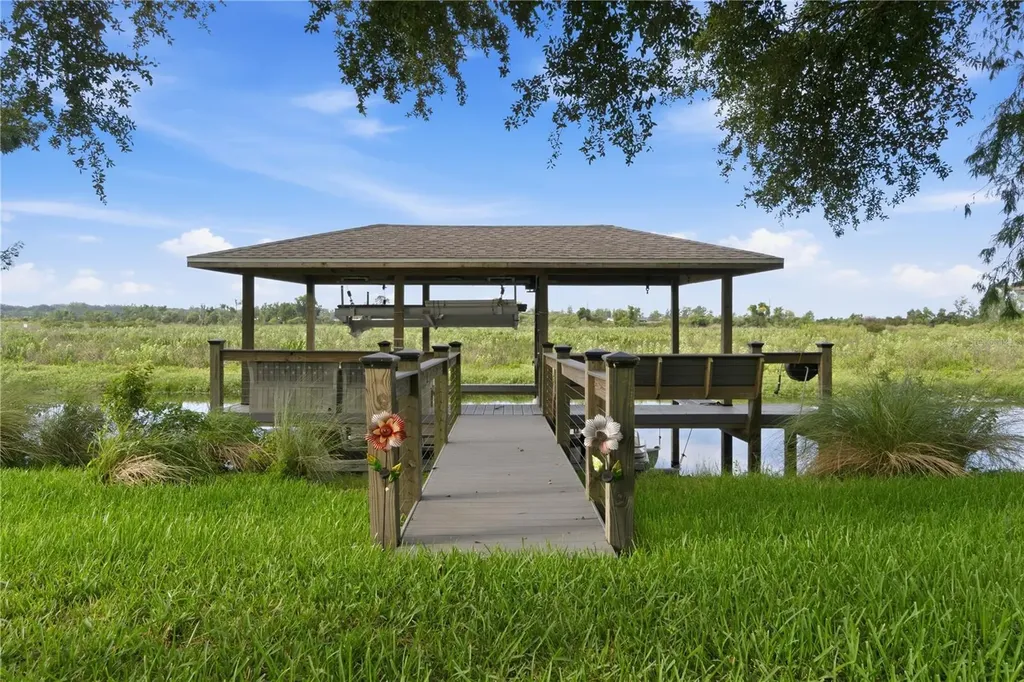 718 Barefoot Bay Loop Groveland FL 34736