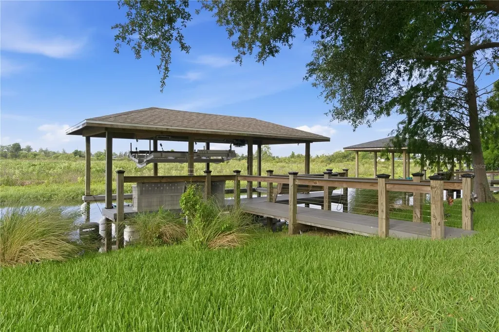 718 Barefoot Bay Loop Groveland FL 34736