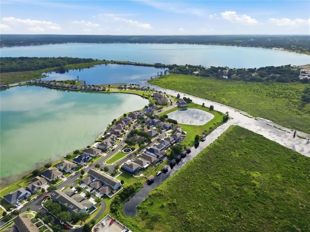 718 Barefoot Bay Loop Groveland FL 34736