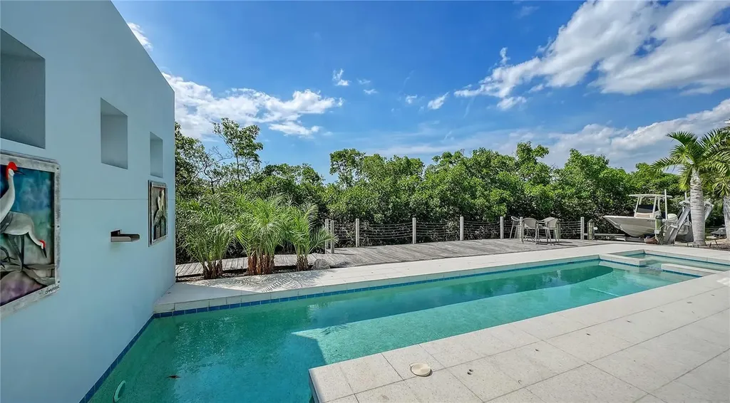 705 Jungle Queen Way Longboat Key FL 34228