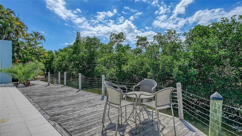 705 Jungle Queen Way Longboat Key FL 34228