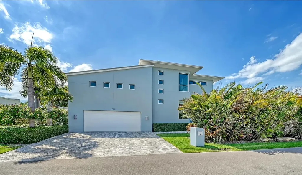 705 Jungle Queen Way Longboat Key FL 34228