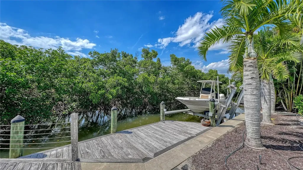 705 Jungle Queen Way Longboat Key FL 34228