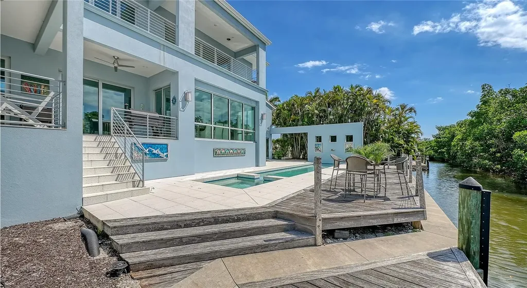 705 Jungle Queen Way Longboat Key FL 34228