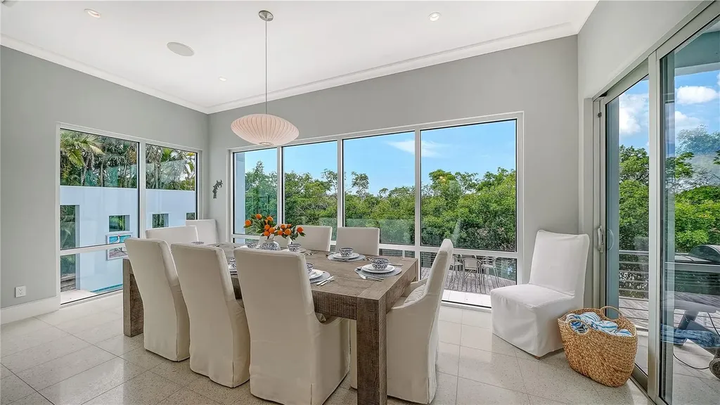 705 Jungle Queen Way Longboat Key FL 34228