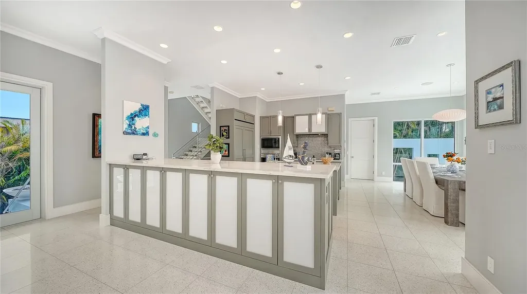 705 Jungle Queen Way Longboat Key FL 34228