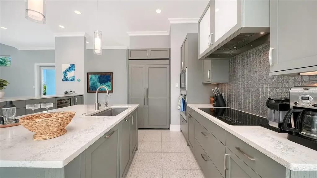 705 Jungle Queen Way Longboat Key FL 34228