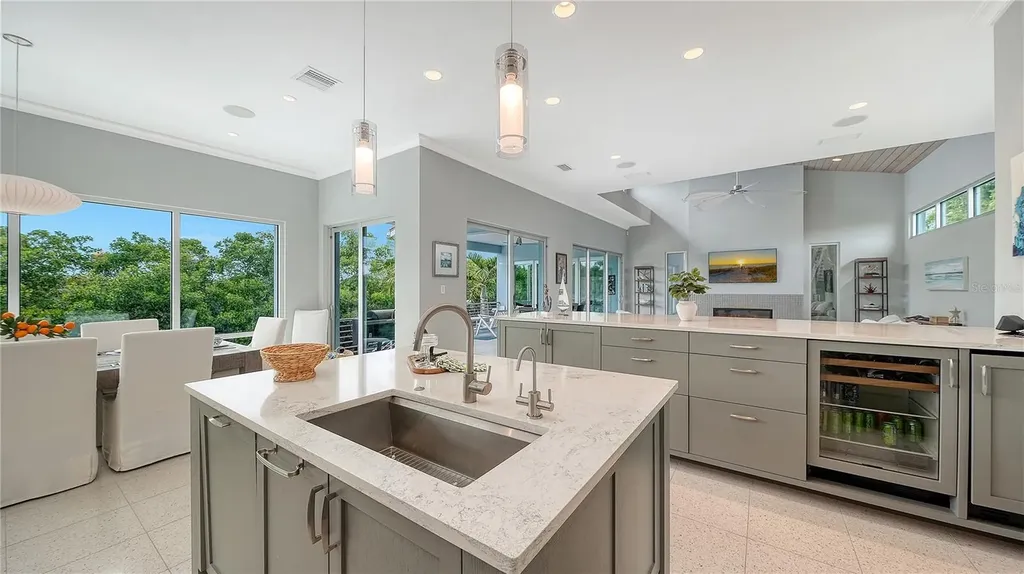 705 Jungle Queen Way Longboat Key FL 34228