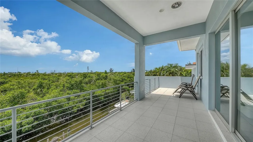 705 Jungle Queen Way Longboat Key FL 34228