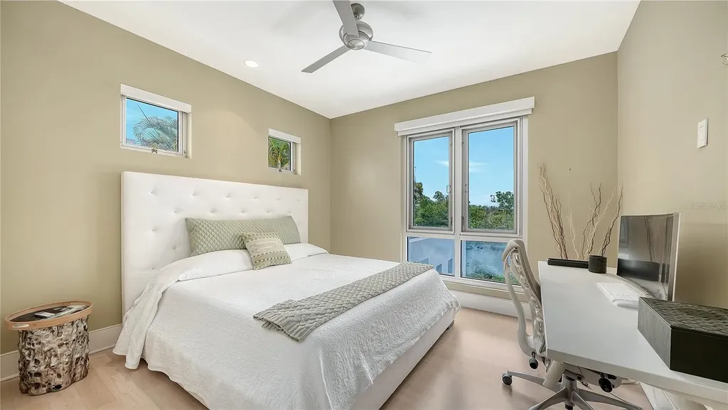 705 Jungle Queen Way Longboat Key FL 34228