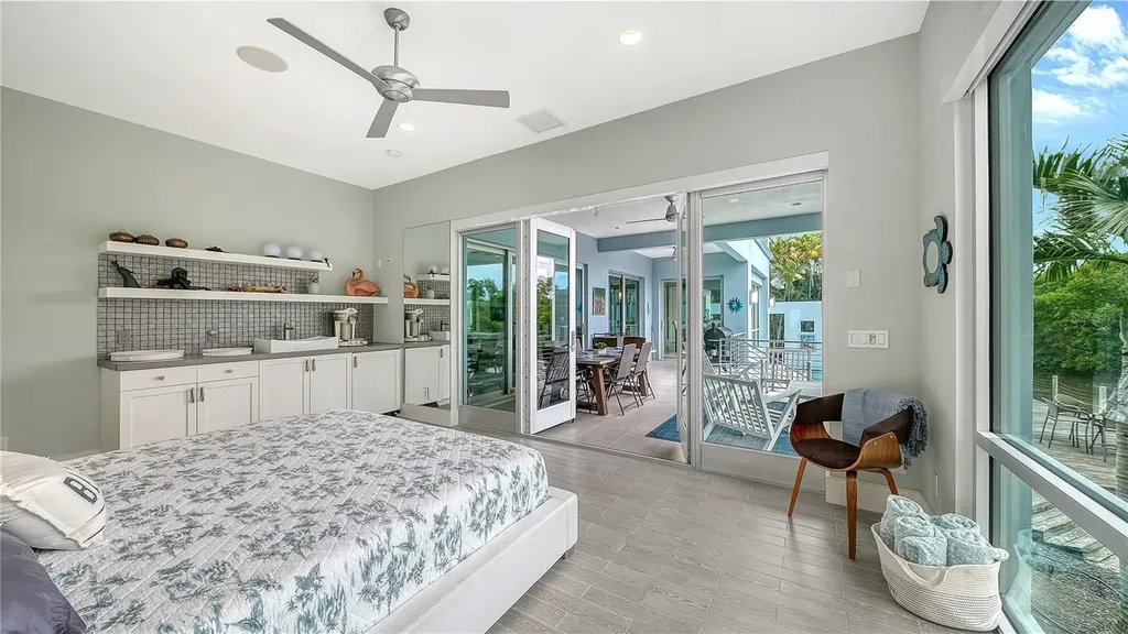 705 Jungle Queen Way Longboat Key FL 34228