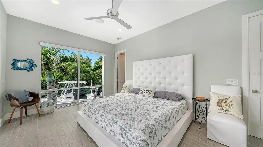 705 Jungle Queen Way Longboat Key FL 34228