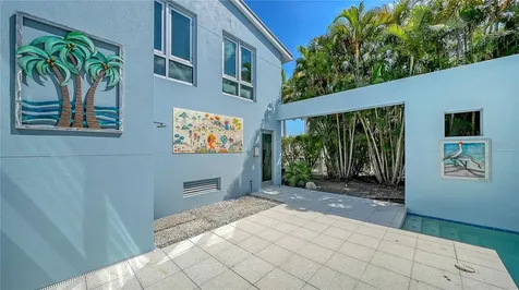 705 Jungle Queen Way Longboat Key FL 34228