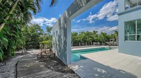 705 Jungle Queen Way Longboat Key FL 34228