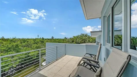 705 Jungle Queen Way Longboat Key FL 34228