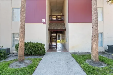 3840 N Lake Drive Tampa FL 33614