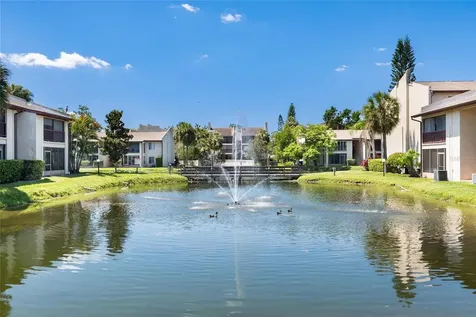 3840 N Lake Drive Tampa FL 33614