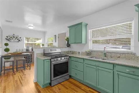 306 N Clayton Street Mount Dora FL 32757