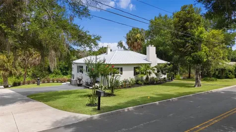 306 N Clayton Street Mount Dora FL 32757