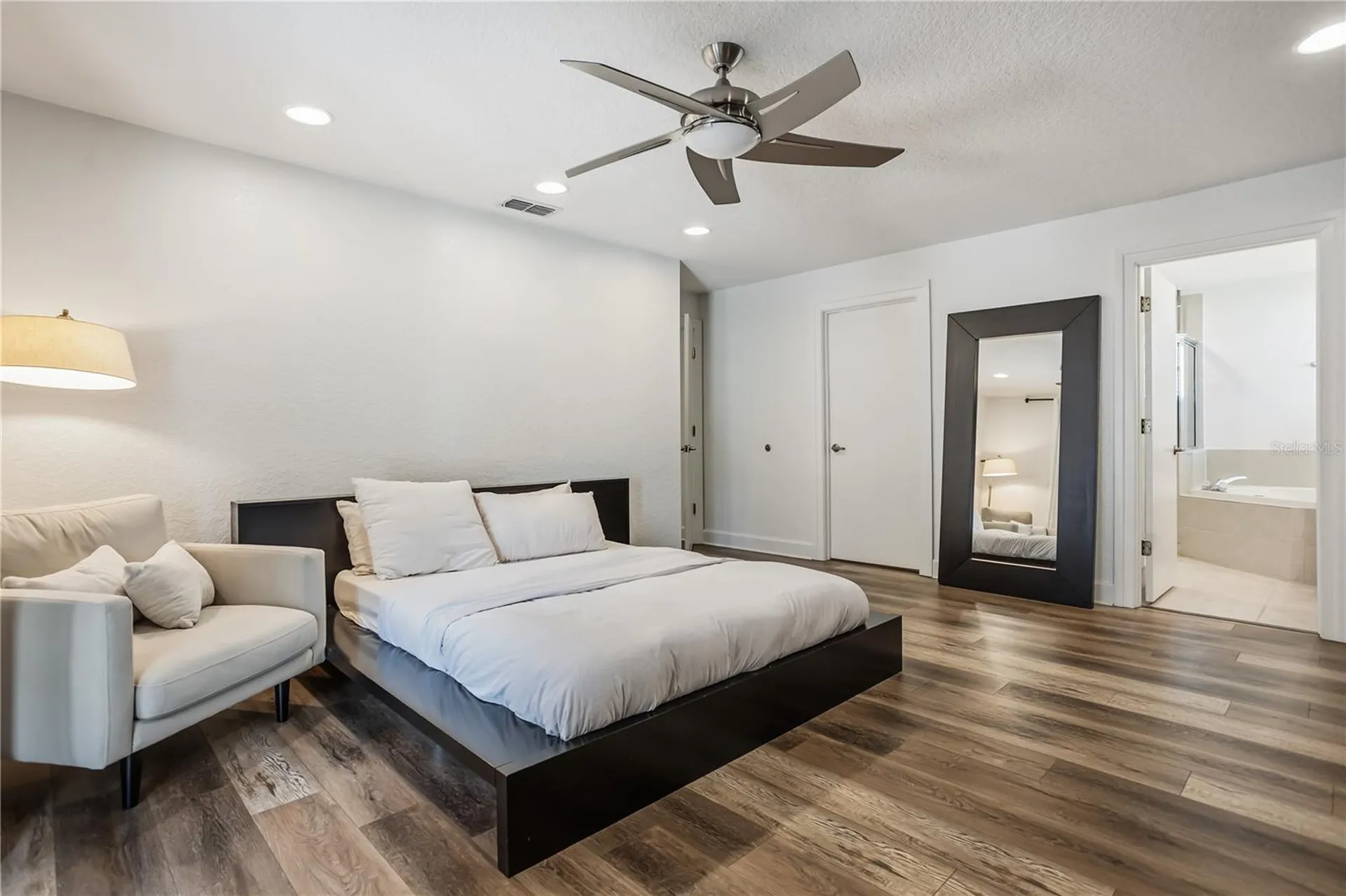 404 Barclay Avenue Altamonte Springs FL 32701