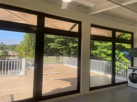 Colinas Metropolitanas Calle Torrecillas Guaynabo PR 00969