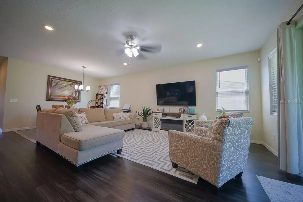 9225 Freedom Hill Drive Seffner FL 33584