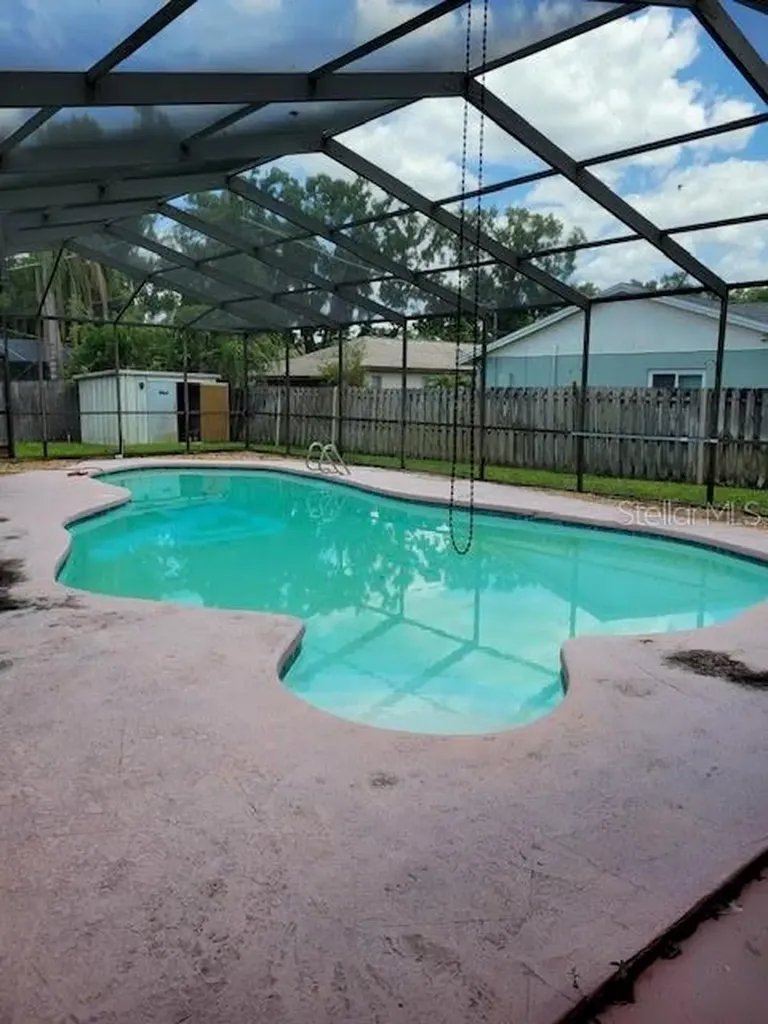 605 Courtney Drive Tampa FL 33617