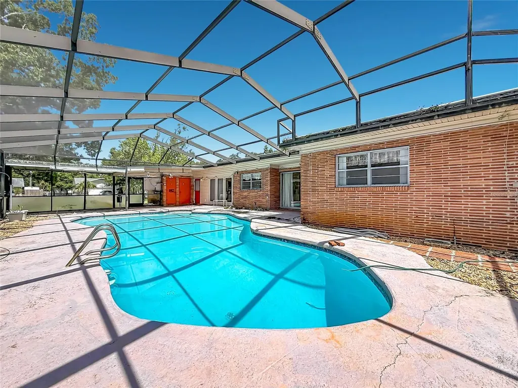 605 Courtney Drive Tampa FL 33617