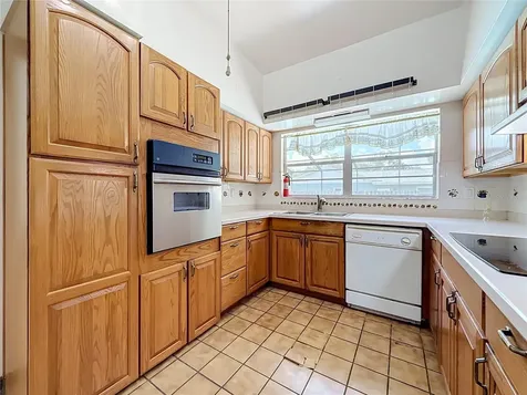 605 Courtney Drive Tampa FL 33617