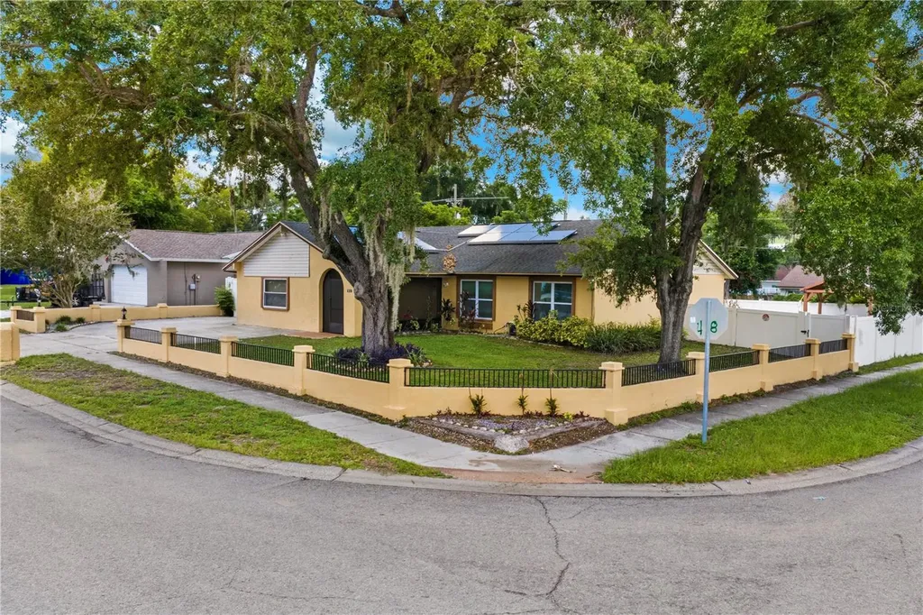 613 Forest Hills Drive Brandon FL 33510