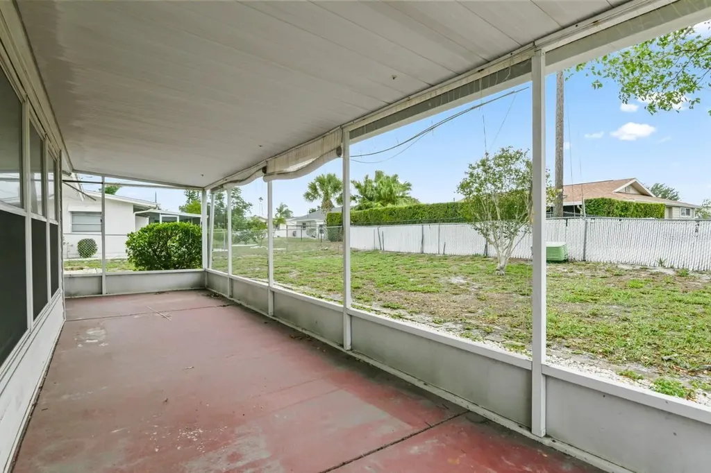 816 Oakmont Avenue Sun City Center FL 33573