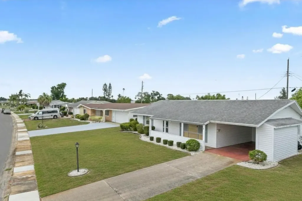 816 Oakmont Avenue Sun City Center FL 33573