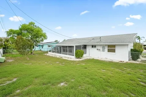 816 Oakmont Avenue Sun City Center FL 33573