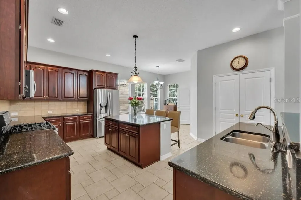 16007 Mulberrypark Circle Lithia FL 33547