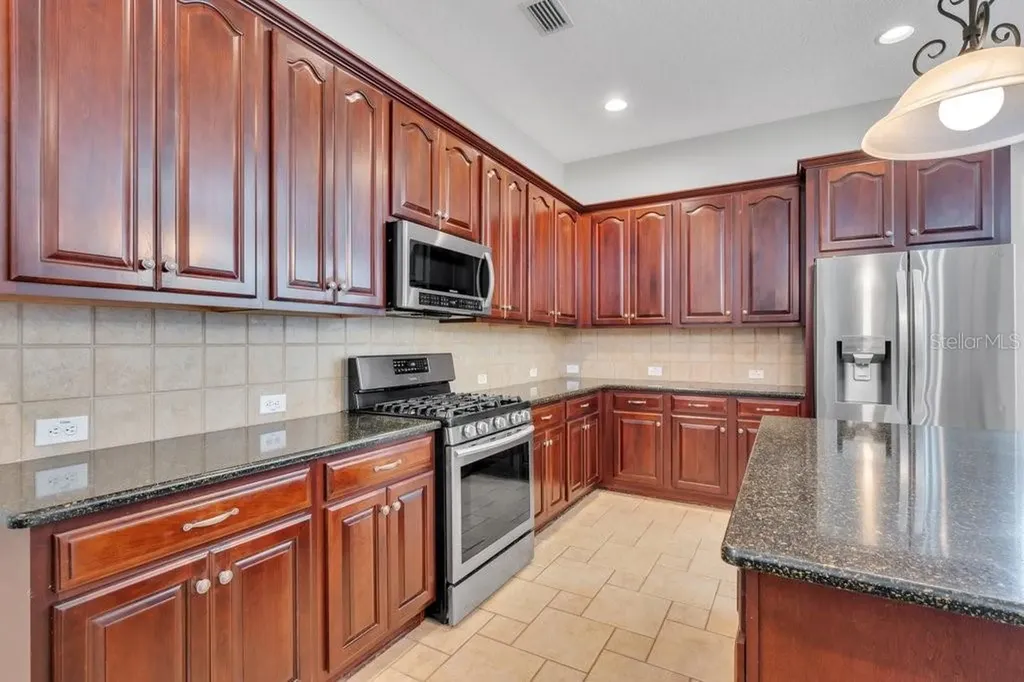 16007 Mulberrypark Circle Lithia FL 33547