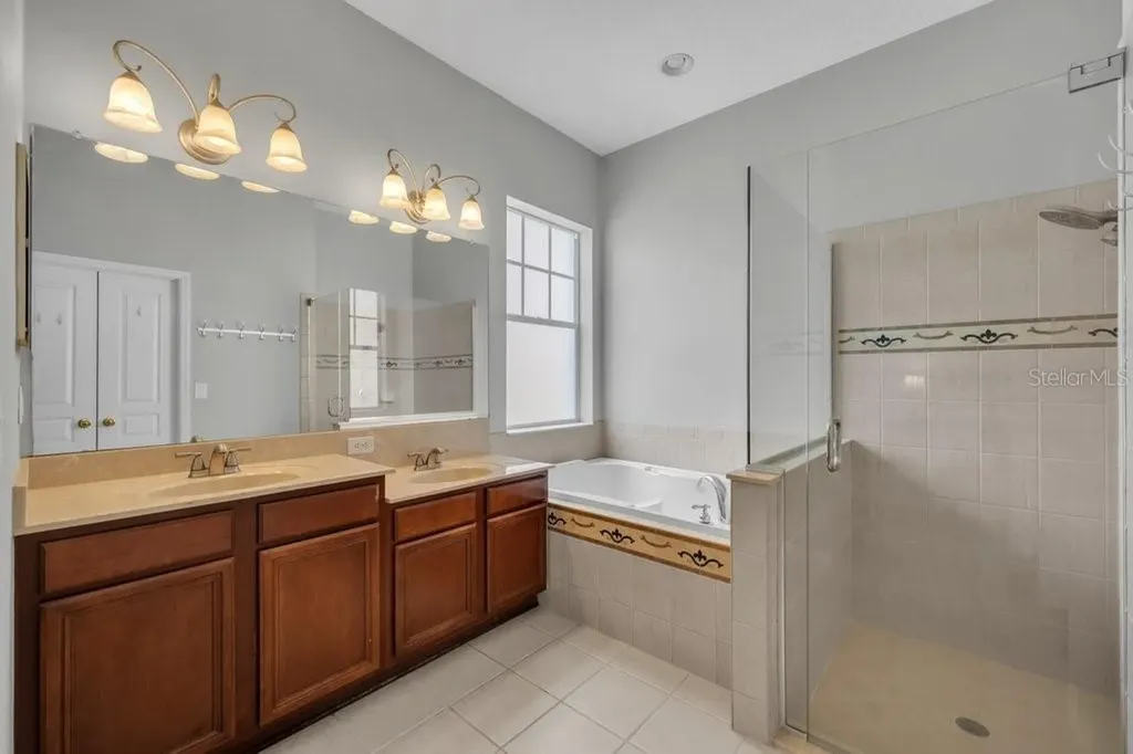 16007 Mulberrypark Circle Lithia FL 33547